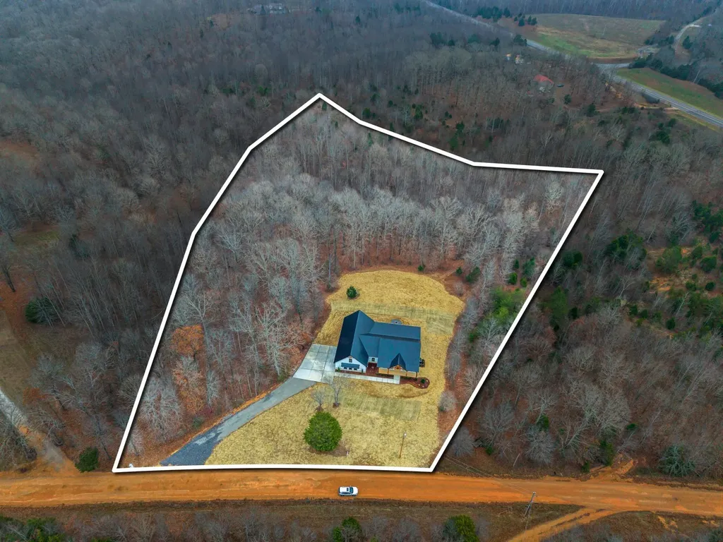 2024 Trace Creek Road Centerville TN 37033