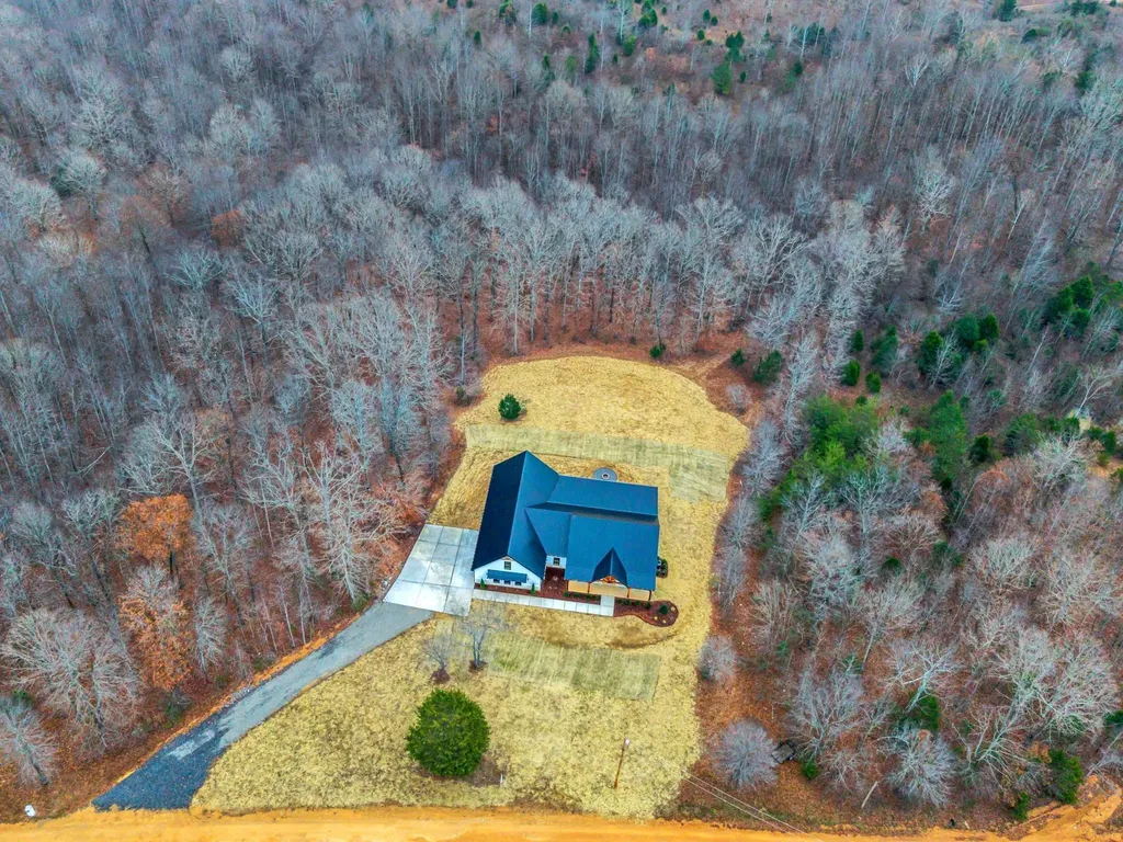 2024 Trace Creek Road Centerville TN 37033