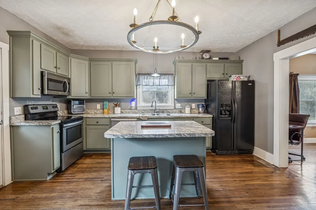147 Sloan Branch Road Pleasant Shade TN 37145