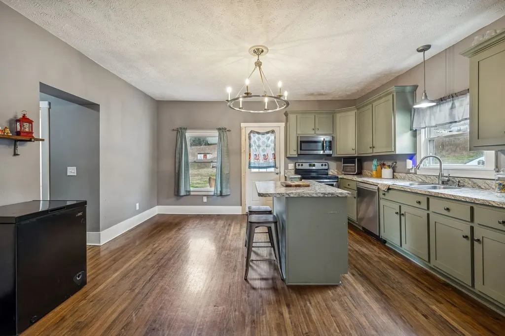 147 Sloan Branch Road Pleasant Shade TN 37145