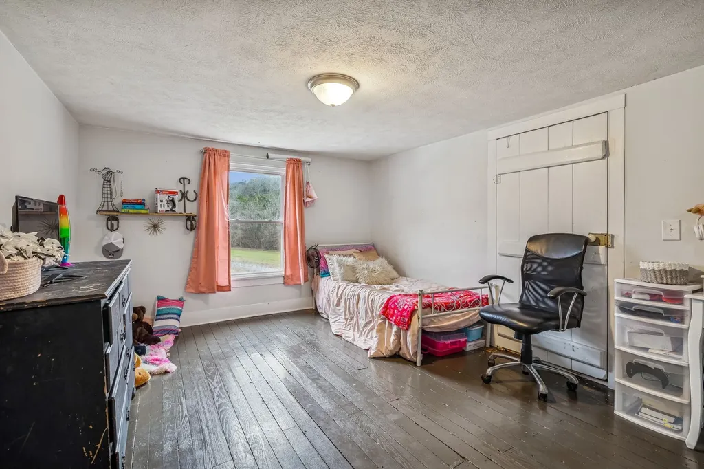 147 Sloan Branch Road Pleasant Shade TN 37145
