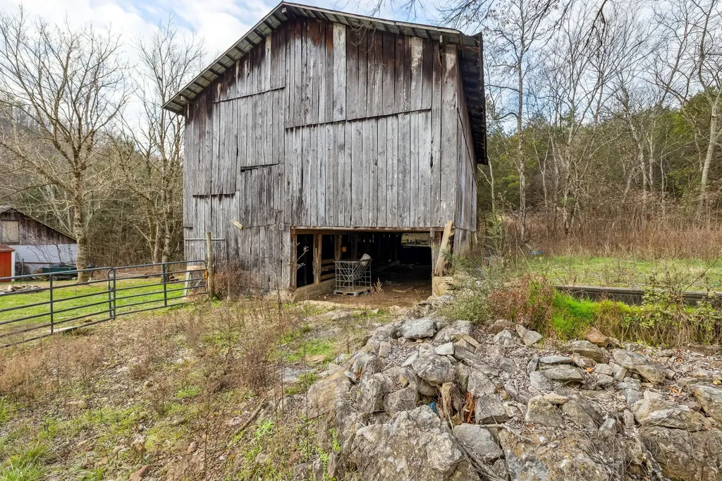 147 Sloan Branch Road Pleasant Shade TN 37145