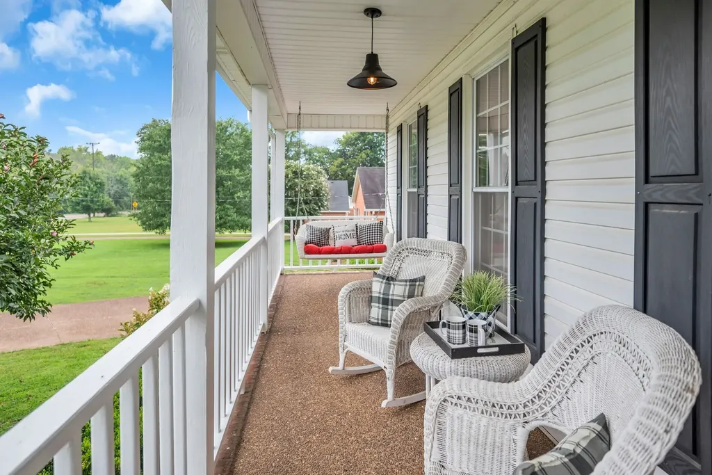 2712 Long Hollow Pike Hendersonville TN 37075
