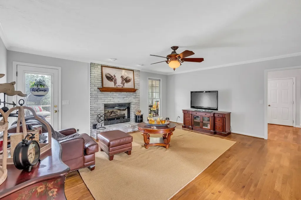 2712 Long Hollow Pike Hendersonville TN 37075