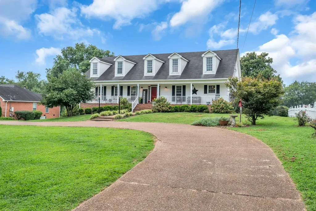 2712 Long Hollow Pike Hendersonville TN 37075