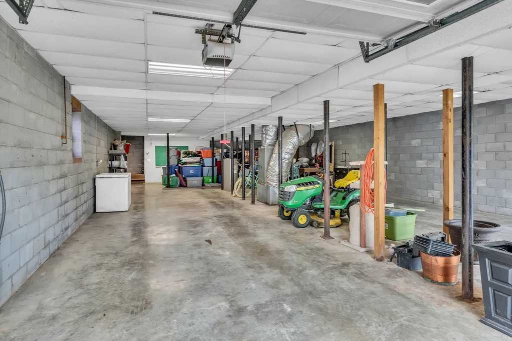 2712 Long Hollow Pike Hendersonville TN 37075