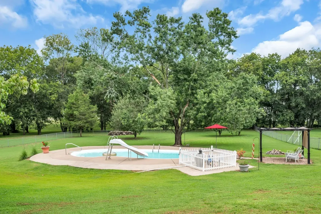 2712 Long Hollow Pike Hendersonville TN 37075