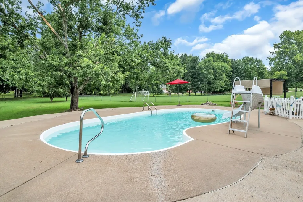 2712 Long Hollow Pike Hendersonville TN 37075