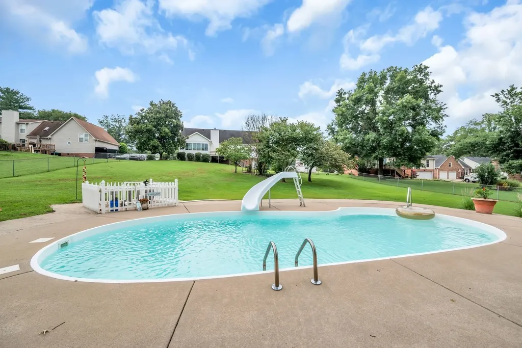 2712 Long Hollow Pike Hendersonville TN 37075