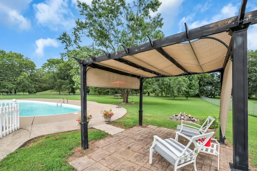 2712 Long Hollow Pike Hendersonville TN 37075