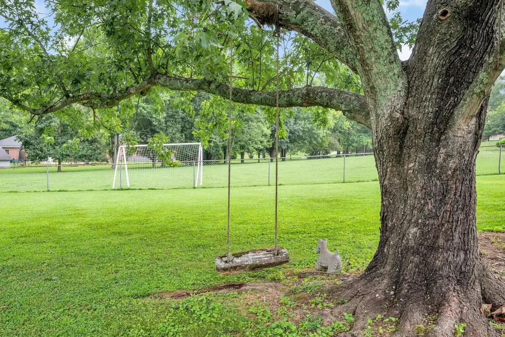 2712 Long Hollow Pike Hendersonville TN 37075