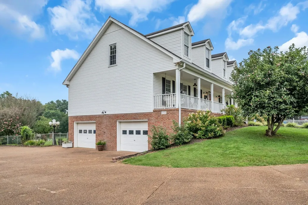 2712 Long Hollow Pike Hendersonville TN 37075
