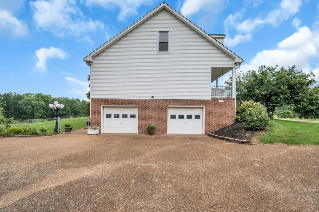 2712 Long Hollow Pike Hendersonville TN 37075