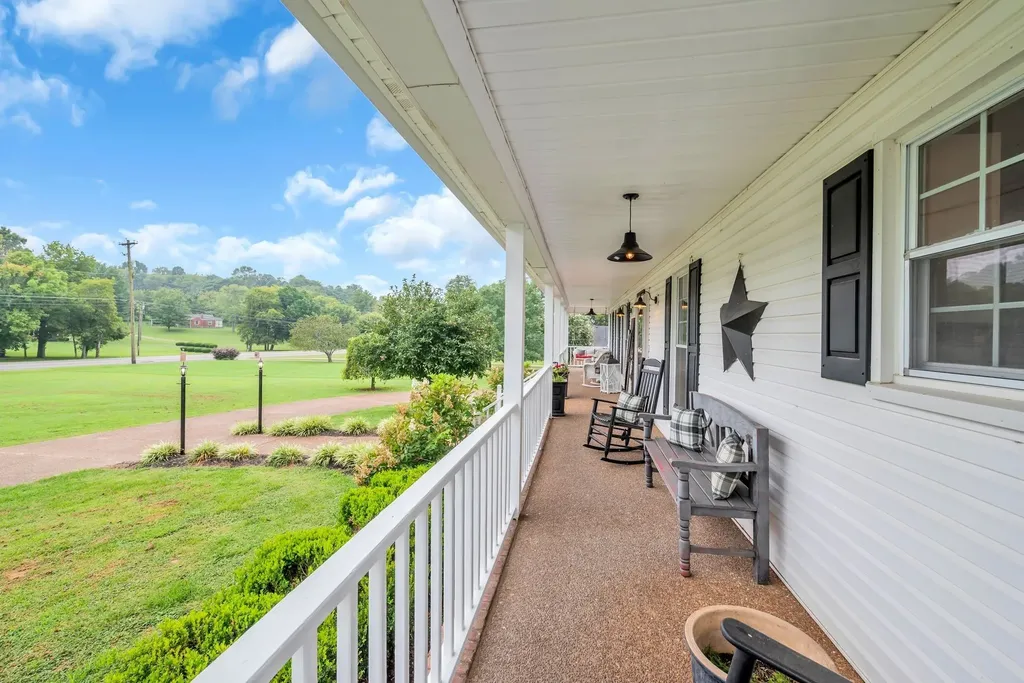 2712 Long Hollow Pike Hendersonville TN 37075
