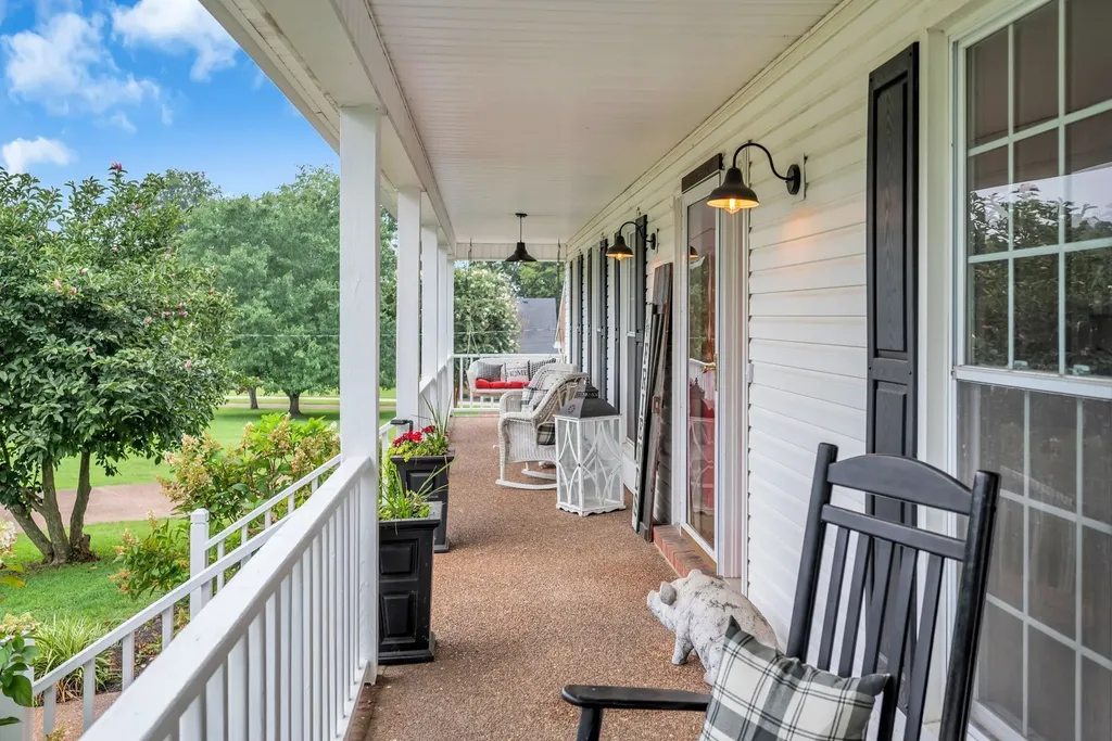 2712 Long Hollow Pike Hendersonville TN 37075