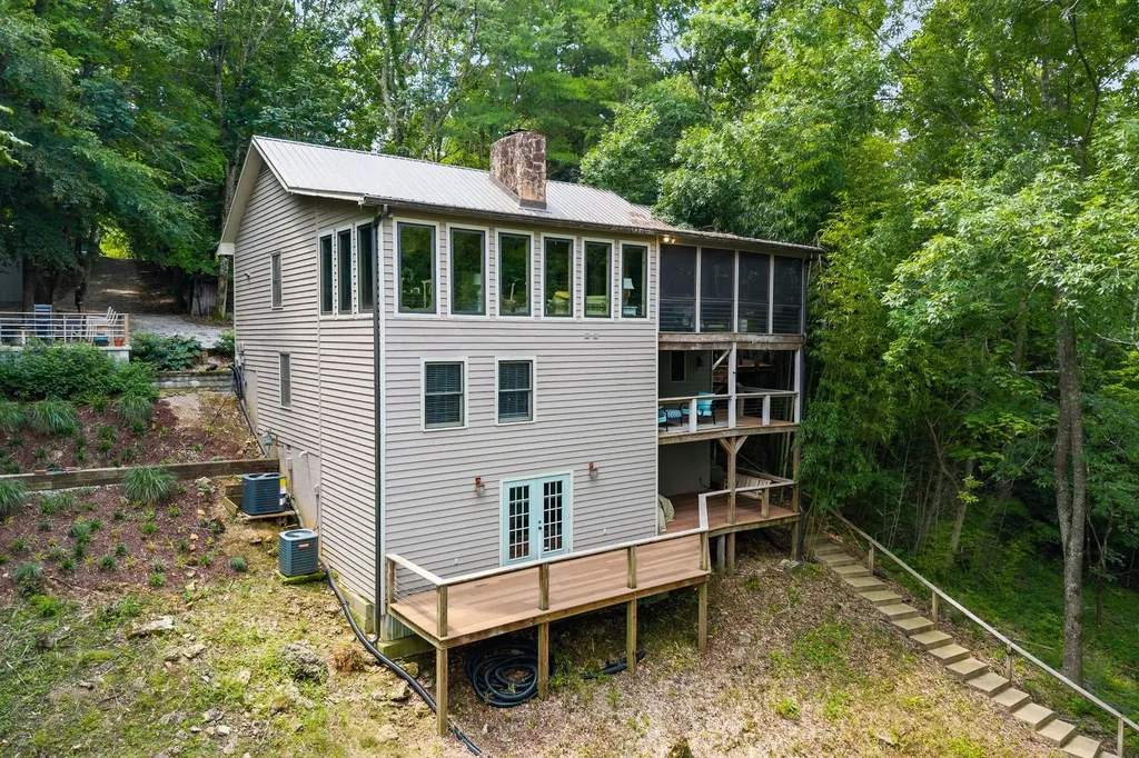 2541 Sparkmantown Road Doyle TN 38559