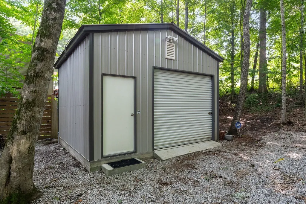 2541 Sparkmantown Road Doyle TN 38559