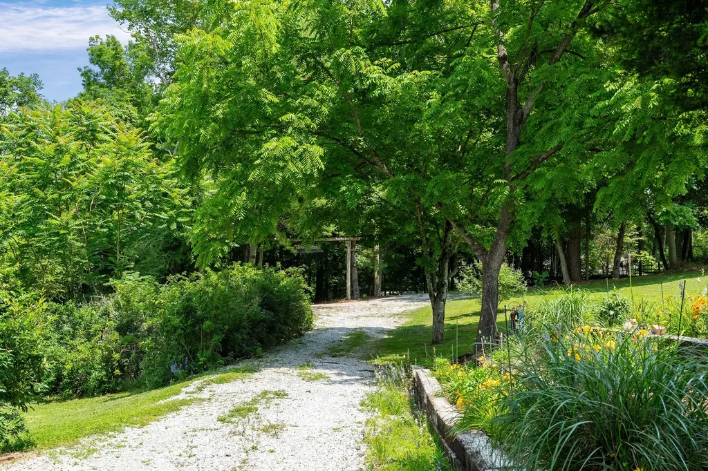 2541 Sparkmantown Road Doyle TN 38559