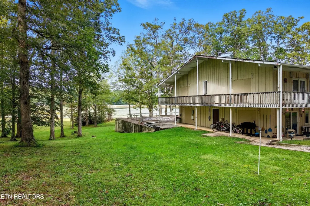 605 S Lake Drive Oneida TN 37841