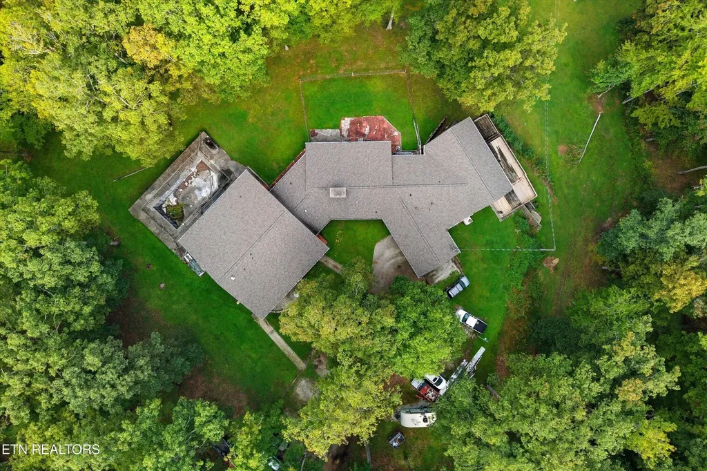 605 S Lake Drive Oneida TN 37841