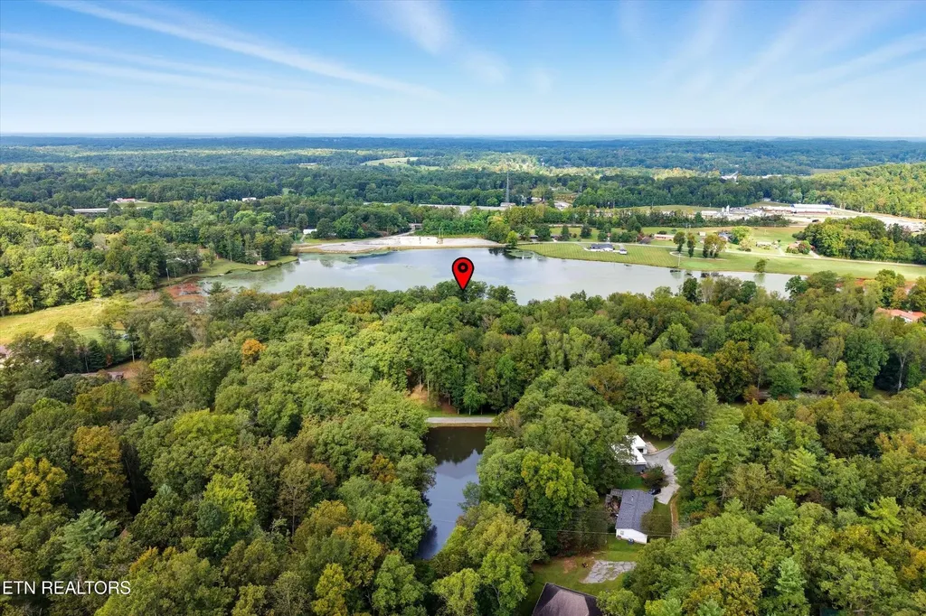 605 S Lake Drive Oneida TN 37841