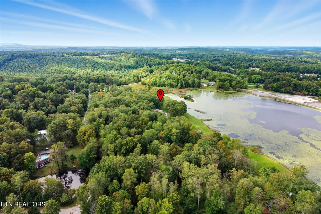 605 S Lake Drive Oneida TN 37841