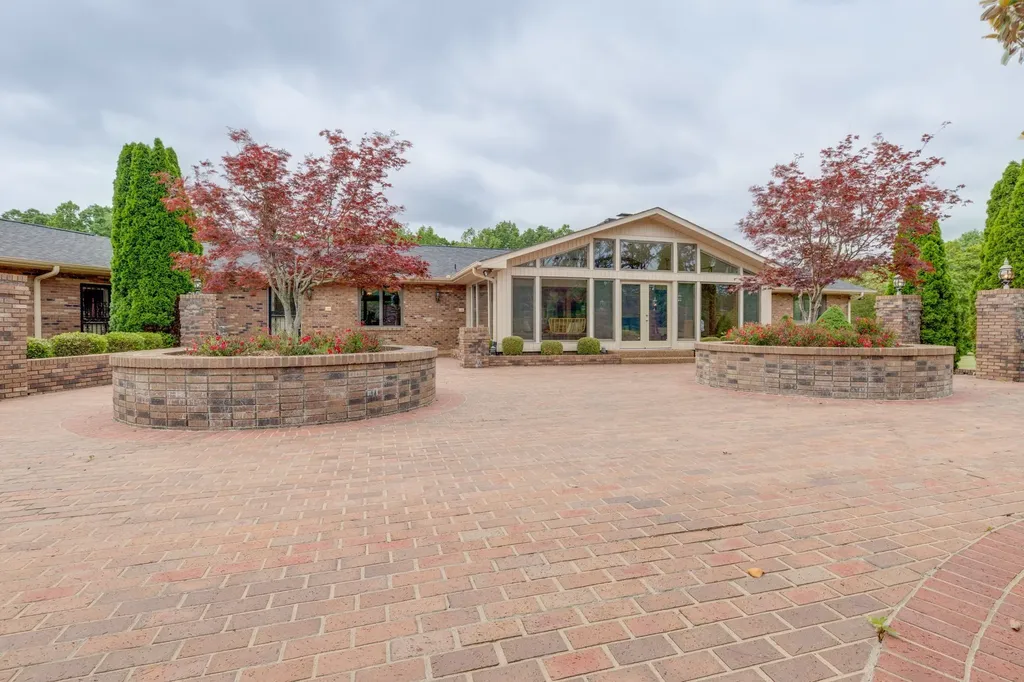 4498 Highway 47, N Charlotte TN 37036
