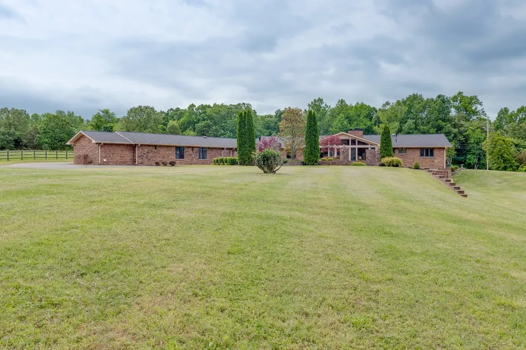 4498 Highway 47, N Charlotte TN 37036