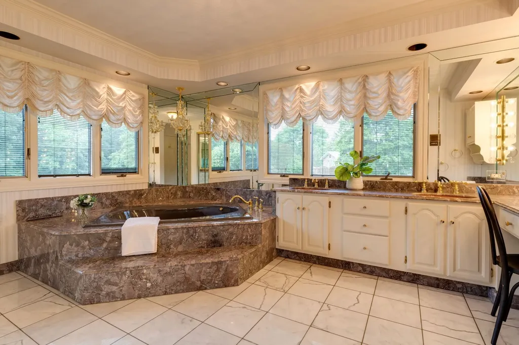 4498 Highway 47, N Charlotte TN 37036