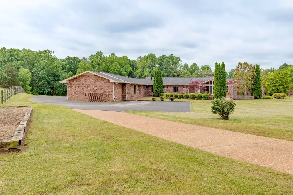 4498 Highway 47, N Charlotte TN 37036