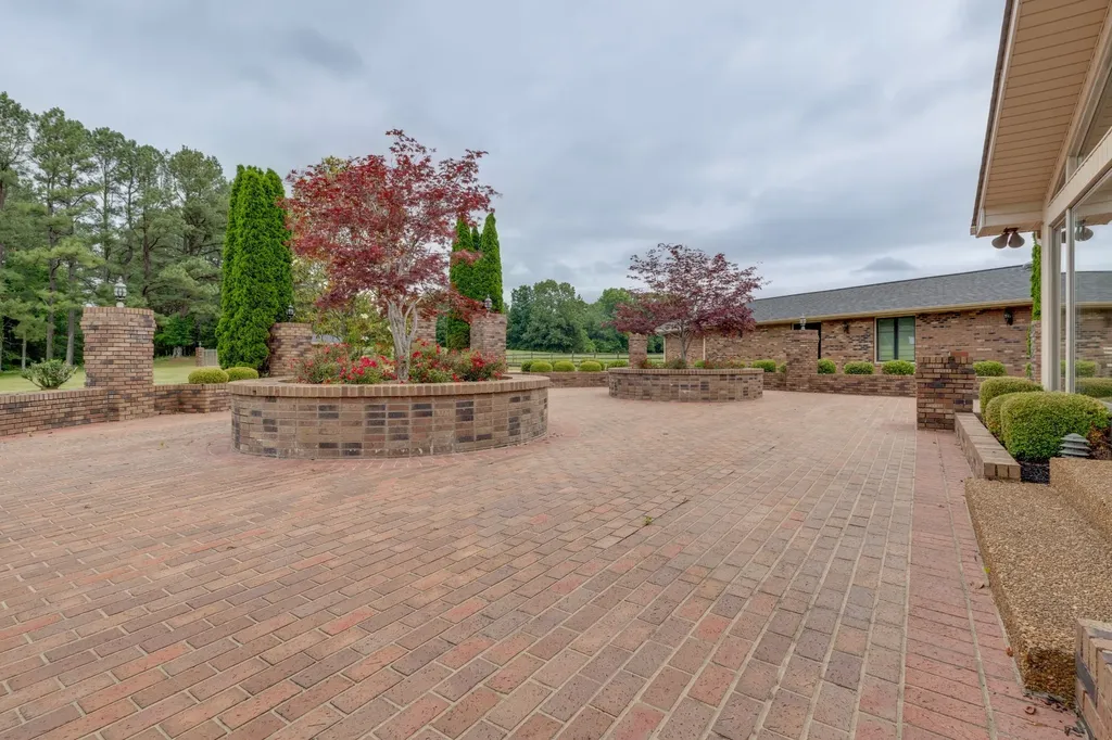 4498 Highway 47, N Charlotte TN 37036
