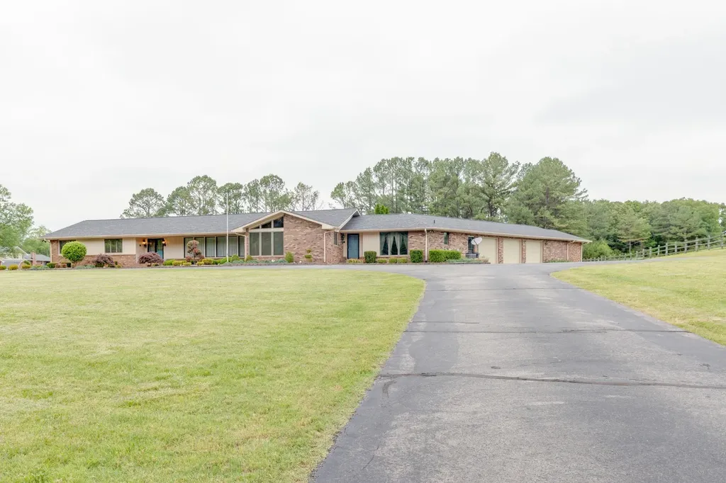 4498 Highway 47, N Charlotte TN 37036