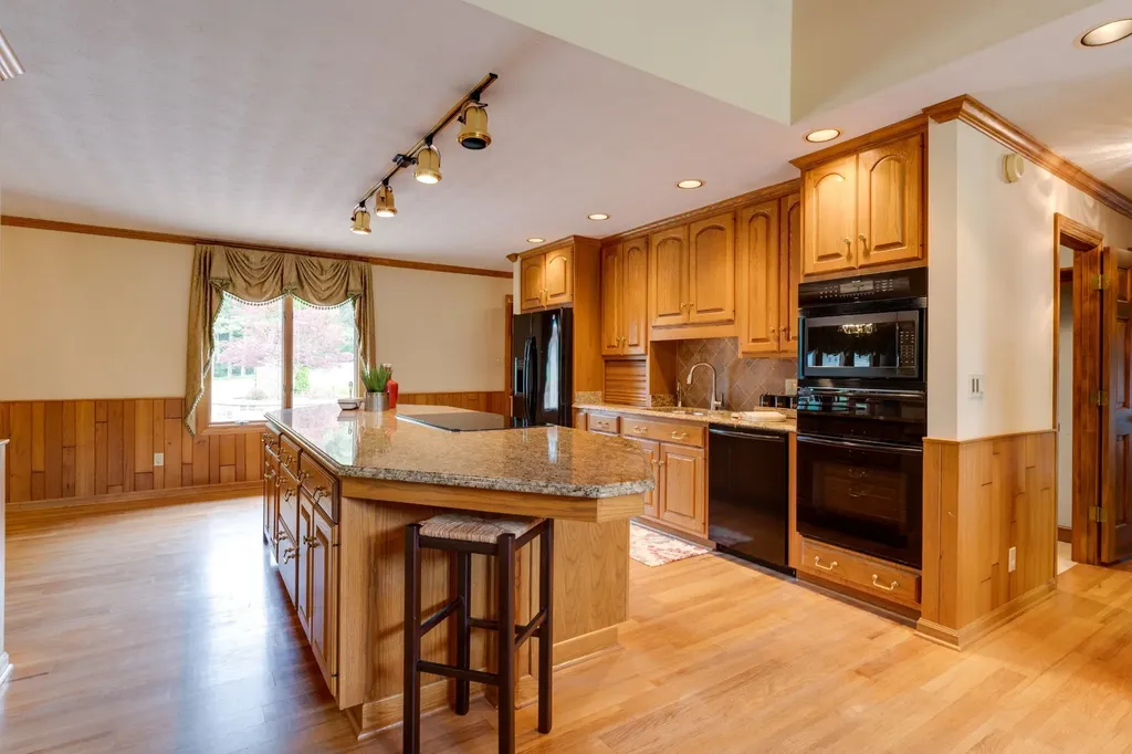 4498 Highway 47, N Charlotte TN 37036