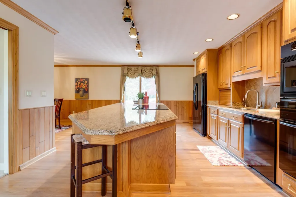 4498 Highway 47, N Charlotte TN 37036