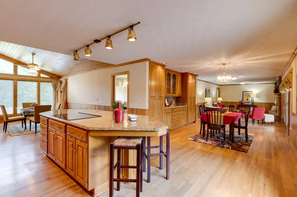 4498 Highway 47, N Charlotte TN 37036