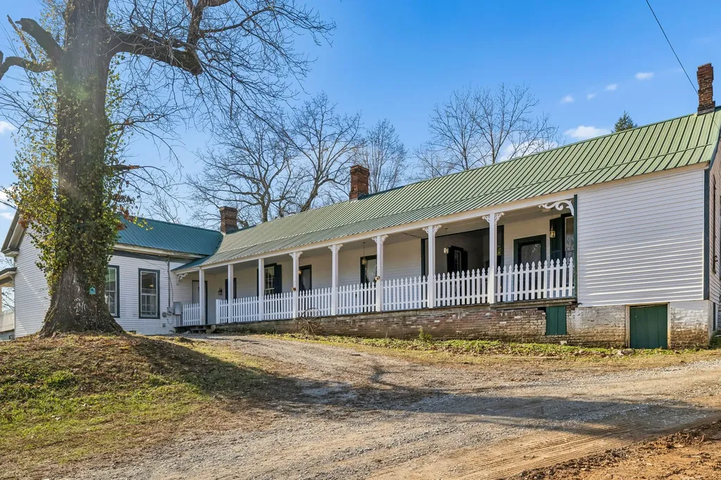375 Highway 13, N Waverly TN 37185