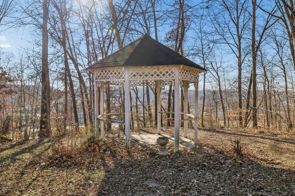 375 Highway 13, N Waverly TN 37185