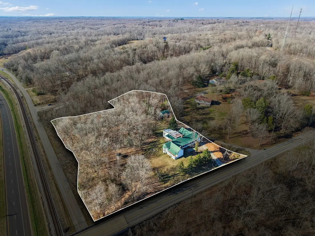 375 Highway 13, N Waverly TN 37185