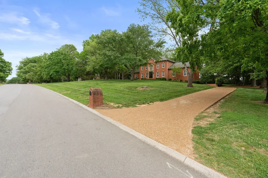 8224 Victory Trail Brentwood TN 37027
