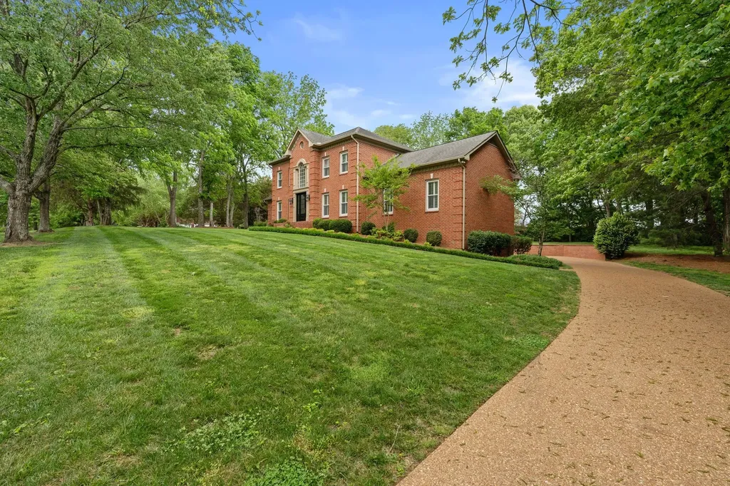 8224 Victory Trail Brentwood TN 37027