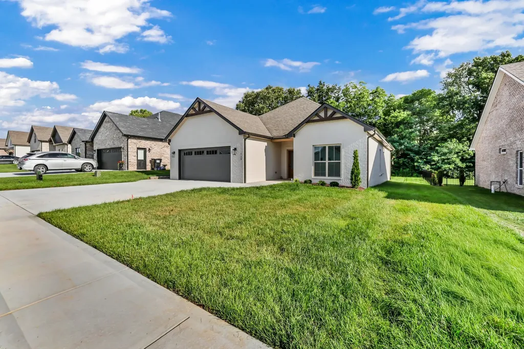 710 Southern Pine Trail Clarksville TN 37043