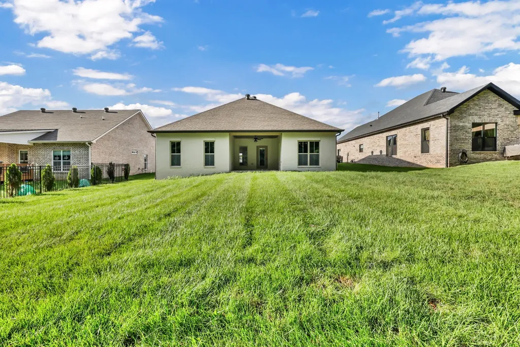 710 Southern Pine Trail Clarksville TN 37043