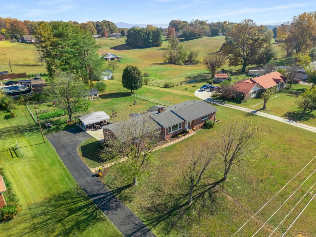 3564 Smithville Highway Mcminnville TN 37110