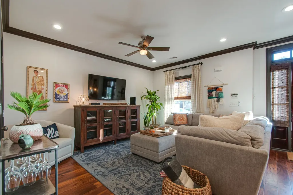 2110 Acklen Avenue Nashville TN 37212