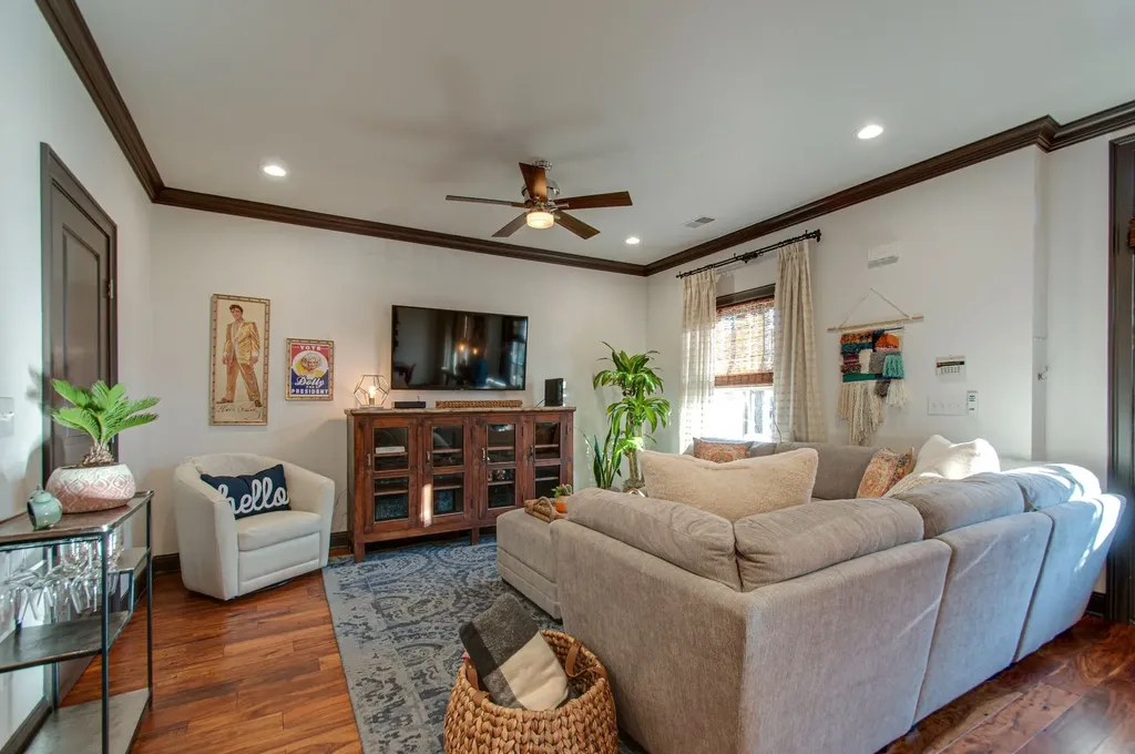 2110 Acklen Avenue Nashville TN 37212