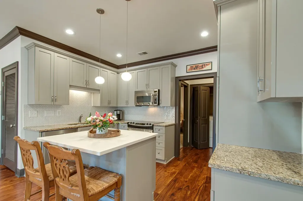 2110 Acklen Avenue Nashville TN 37212