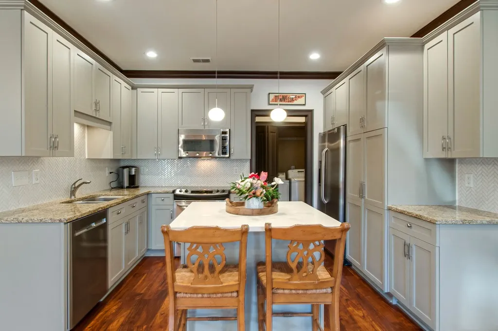 2110 Acklen Avenue Nashville TN 37212