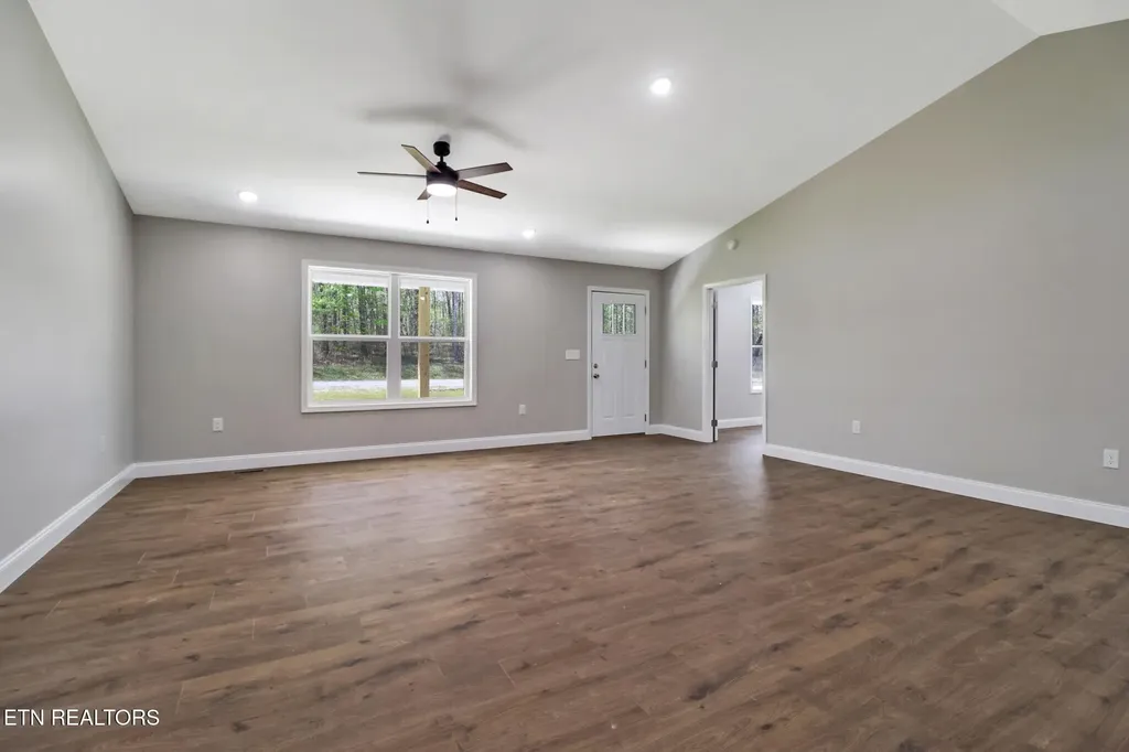 133 Jay Loop Jamestown TN 38556