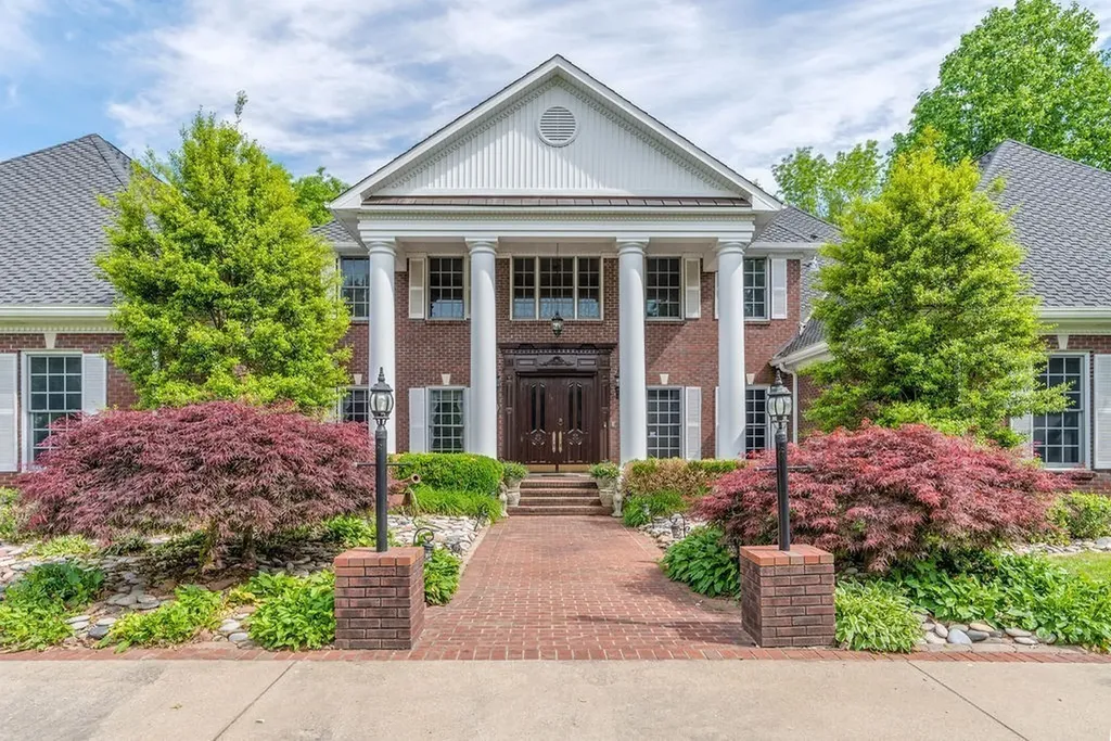 2081 Mossy Oak Circle Clarksville TN 37043