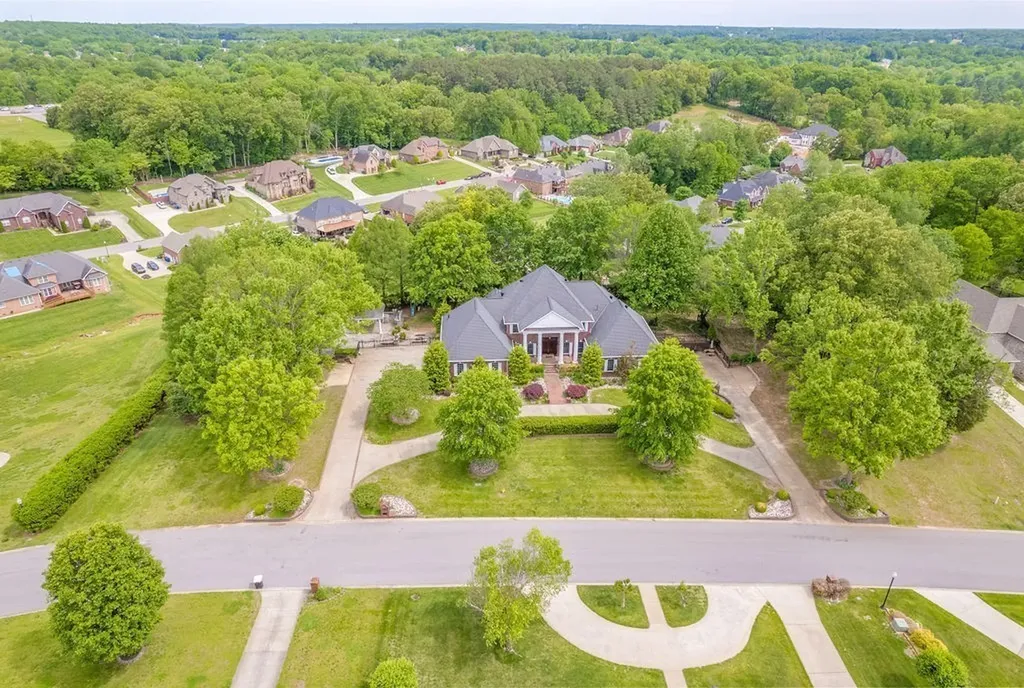 2081 Mossy Oak Circle Clarksville TN 37043